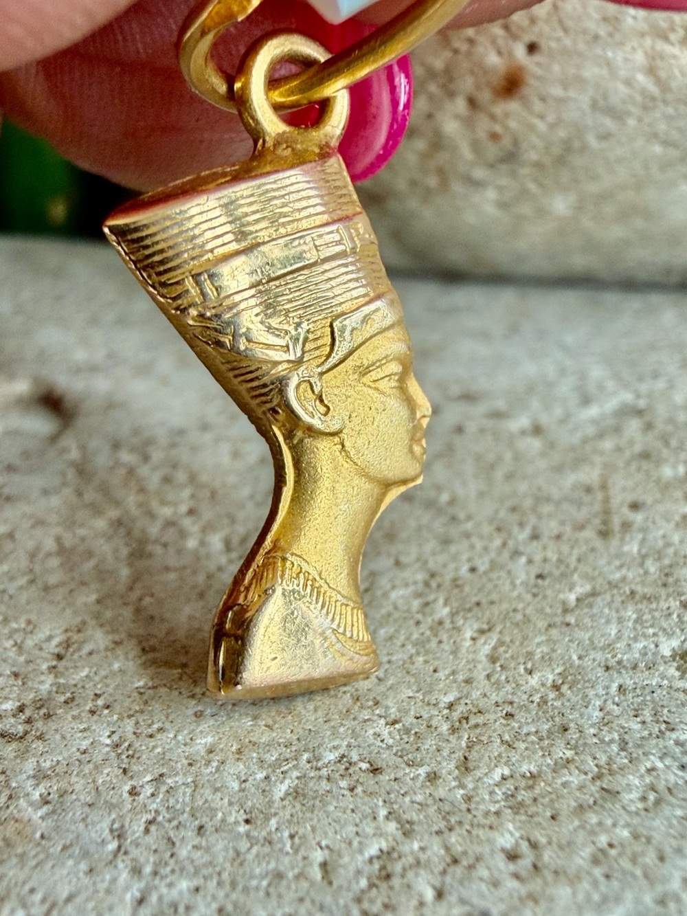 18 karat gold, Nefertiti charm